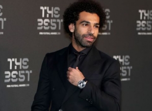 وَست هام يسلم الشرطة البريطانية أدلة عن هتافات عنصرية ضد محمد صلاح